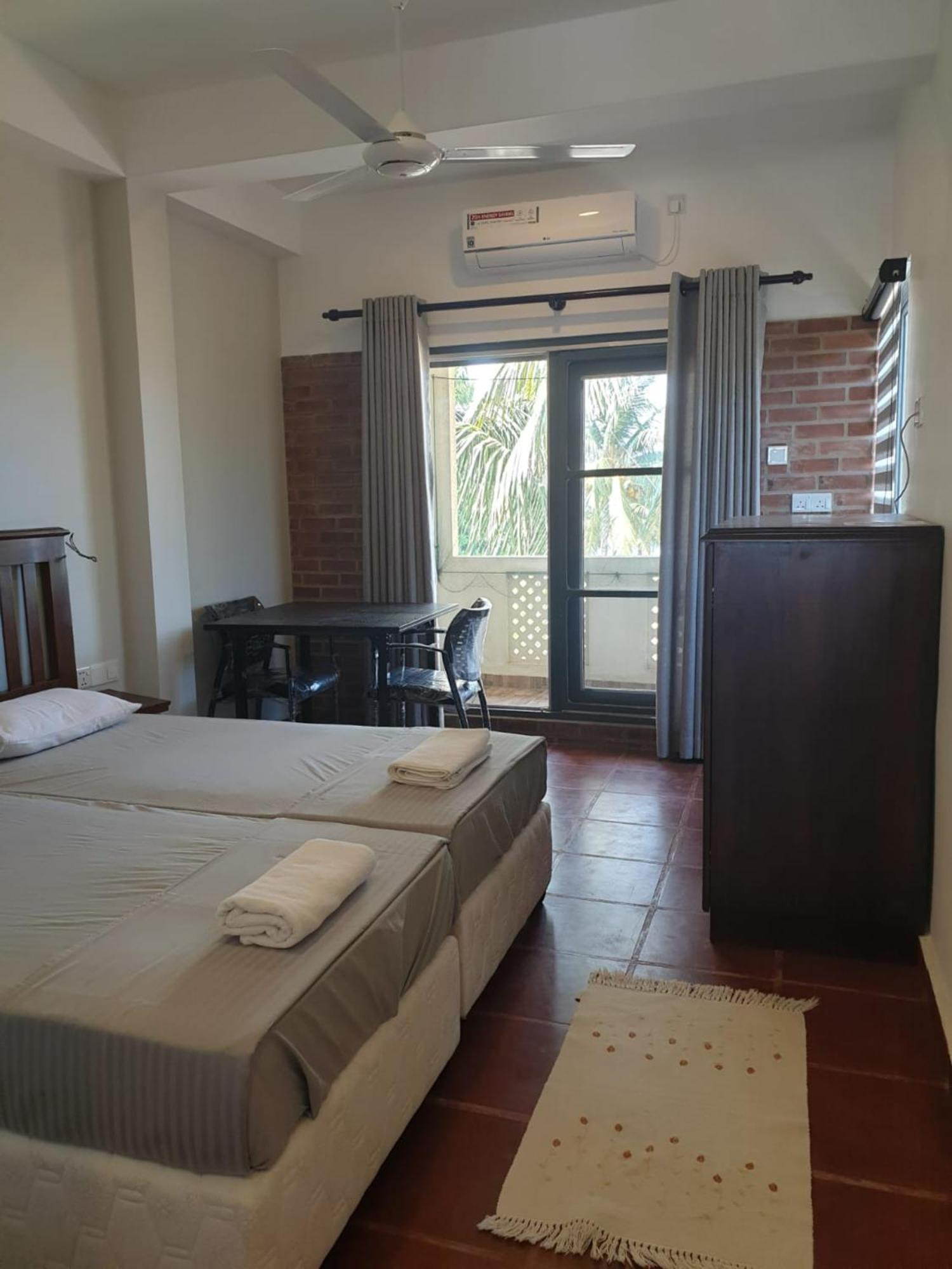 Hotel Janishi Residencies Negombo Exterior foto