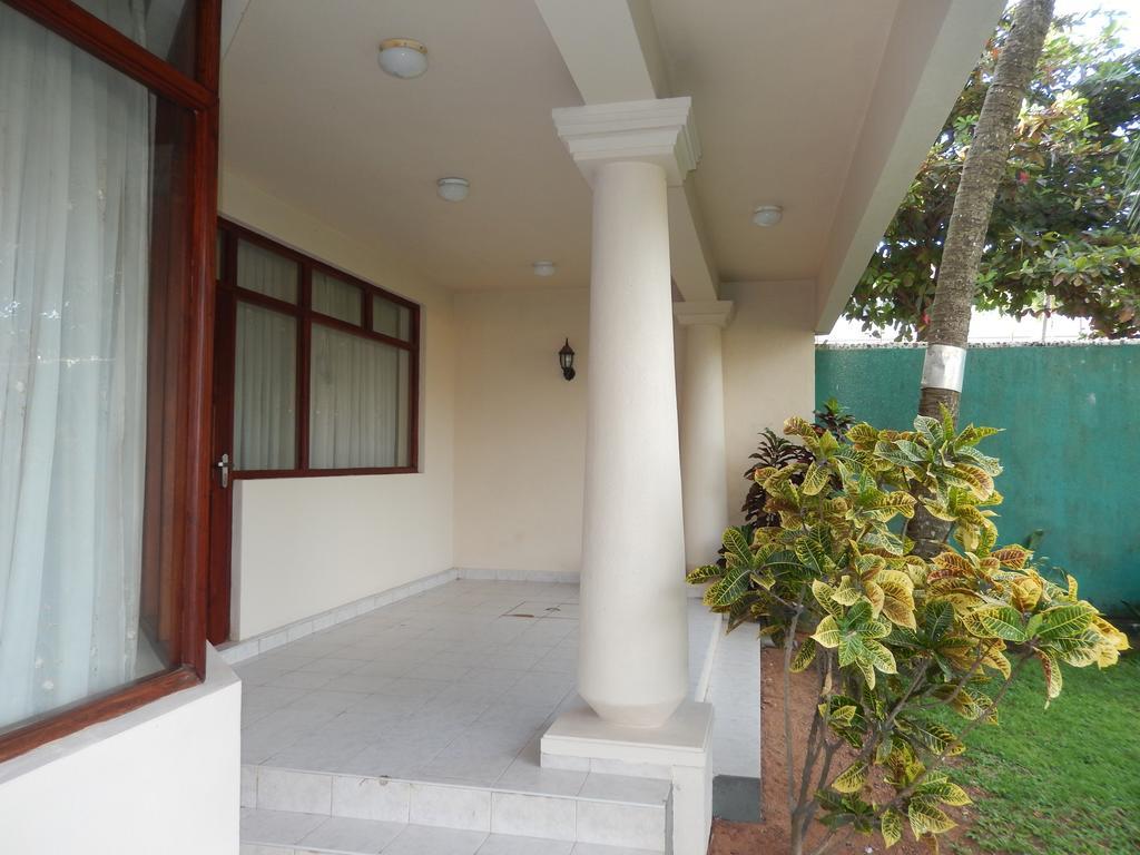 Hotel Janishi Residencies Negombo Exterior foto