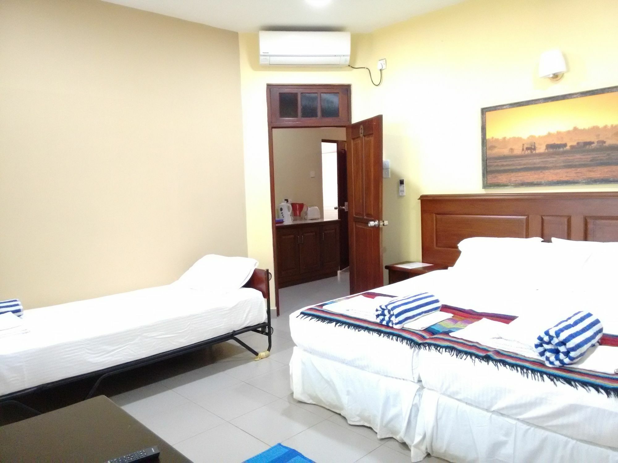 Hotel Janishi Residencies Negombo Exterior foto